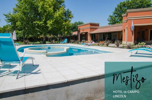 Peldbaseins, Mestizo Hotel in Lincoln