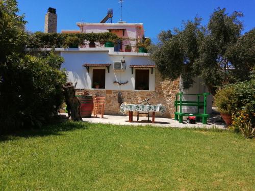  Sofiana Traditional Villa with swimming pool, Pension in Tsakístra bei Loúlos