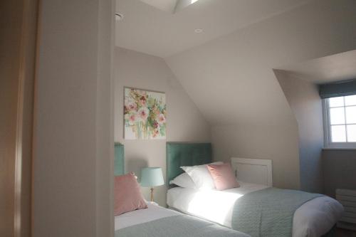 The Loft, Bootham House - luxury city centre apartment with parking space, York (photo 9)