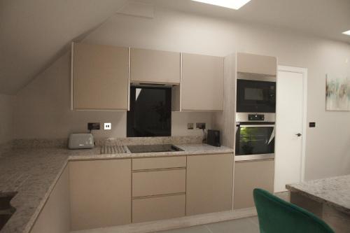 The Loft, Bootham House - luxury city centre apartment with parking space, York (photo 5)
