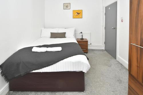 Boothen House by YourStays 4 Bedroom Stoke City Centre