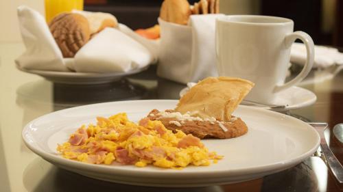 306334231 Holiday Inn Leon by IHG