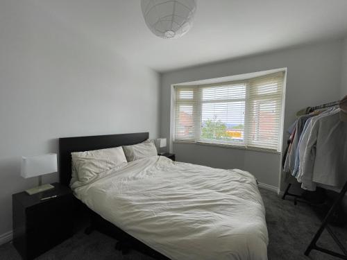 Modern & Spacious Home with Garden and Parking