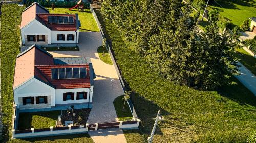 Rózsabarack Vendégházak (Rozsabarack Vendeghazak) in โซพรอน