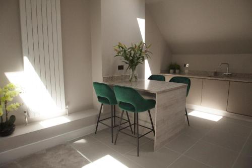 The Loft, Bootham House - luxury city centre apartment with parking space, York (photo 4)
