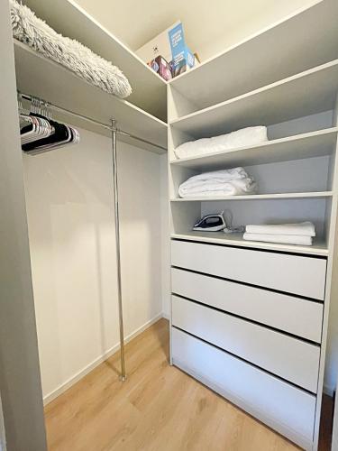Comfortable 1 BD Old Town Apartment
