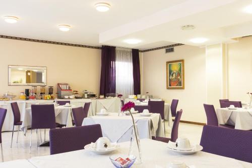 Hotel Fidenza - image 9