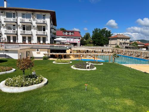 Viesnīcas āriene, Hotel Elit in Kirkovo