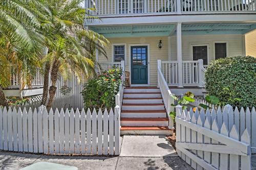 Charming Boho Breeze Retreat with Pool Access - image 11