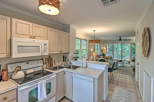 Charming Boho Breeze Retreat with Pool Access - image 13