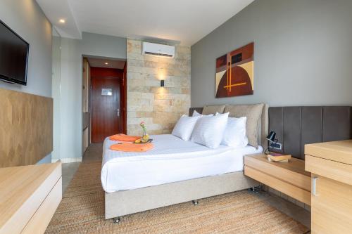 Superior Twin or Double Room image 8