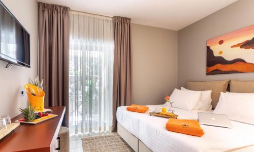 Economy Twin or Double Room image 5