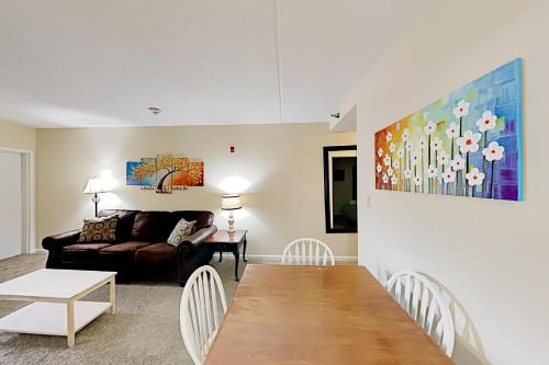 Gatlinburg Towers - Dual Suites - Pool & Hot Tub condo - image 5