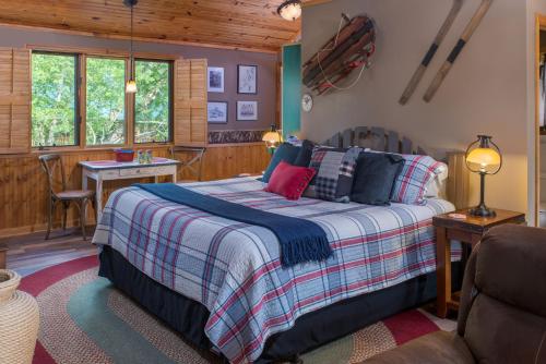 Eureka Sunset Cabins - image 10