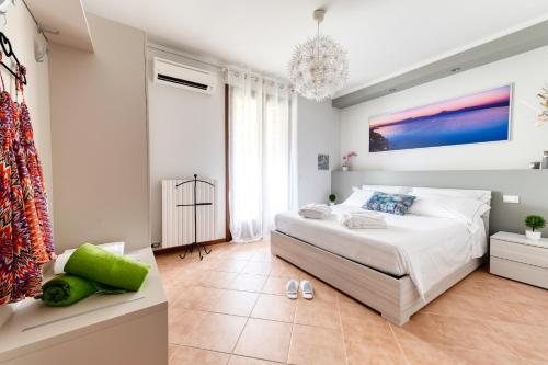 Wolf House - Sirmione Holiday, Сирмионе (фото 3)
