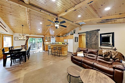 Summit Estates - Private Hot Tub - Walk to Lift home - image 3