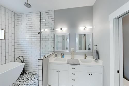 Brand-New Home in Sunrise Harbor - Plunge Pool home - image 12