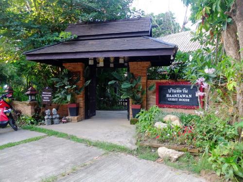 Entrance, Baan Tawan Guesthouse in Pai Riverside