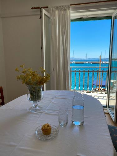 Three-Bedroom Apartment with Balcony and Sea View