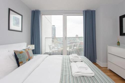 Open 2 Bedroom Apartment with stunning views in Deptford - main image