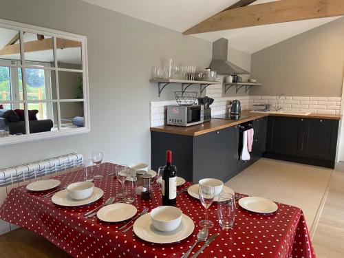 Konyha, Glebe Barn, Little Glebe Farm in Pilley