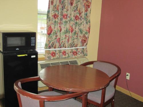 設施, 首家西方酒店- 費爾蒙特市 (First Western Inn - Fairmont City) in 東聖路易