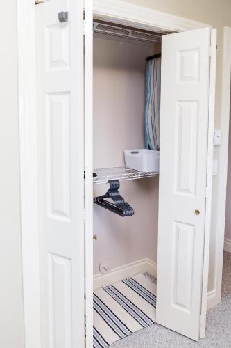 Overlander B&B - Tap to explore photos