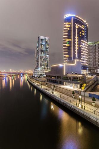 Radisson Blu Hotel, Dubai Canal View