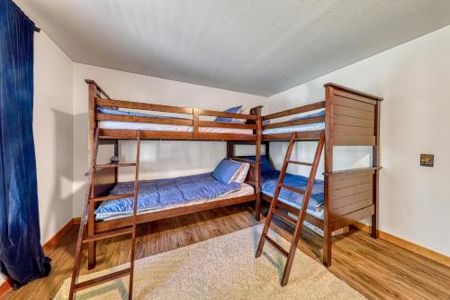 SunRiver Cabin - image 11