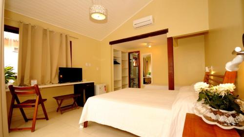 1 double bed, 1 twin bed
