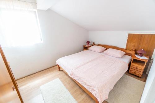Apartments and rooms by the sea Palit Rab - 5010 - image 2