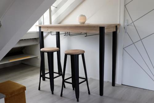 Facilities, La porte bleue in Baie-Mahault