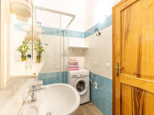 Sprawling Apartment in Cala Gonone near Cala Fuili Beach - image 7