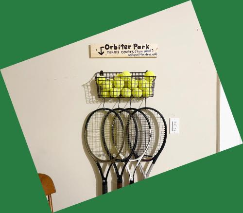 Roomy & Cush w Hot Tub - Roku - Ping Pong - PAC-MAN & Darts