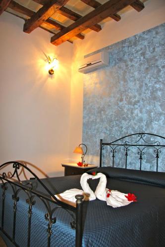 One-Bedroom Apartment with Terrace (6 Adults) image 9