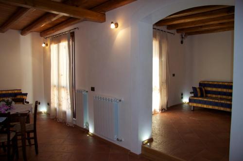 One-Bedroom Apartment with Terrace (6 Adults) image 2