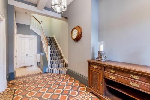 Apt 2, 2 Driffield Terrace Bright & Spacious 2-Bed Apartment in York Pass The Keys, York (photo 6)
