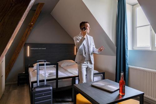 room detail thumbnail 1