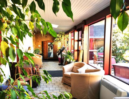 A szálláshely kívülről, Logis Hotel-Restaurant La Sapiniere in Sedan