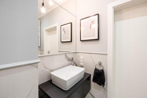 One-Bedroom Apartment image 10