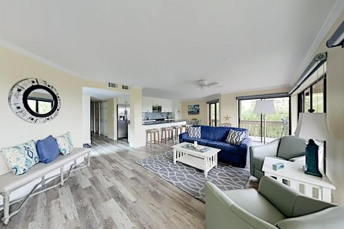 New Listing! Updated Corner Unit with Beach Path condo - image 10