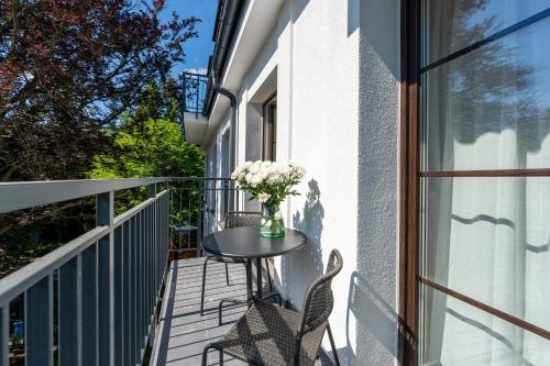 One-Bedroom Apartment image 2