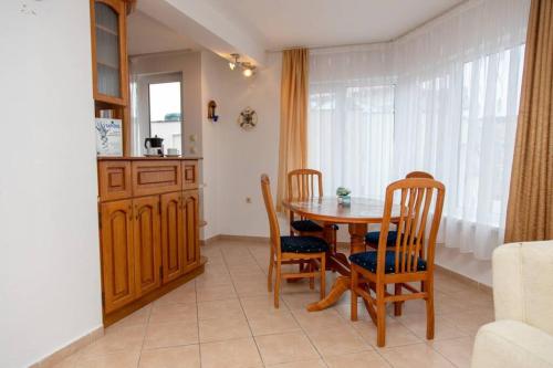 Convenient 1-Bedroom Flat next to Harmanite Beach