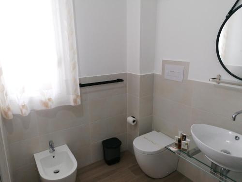 Deluxe Room image 9