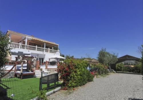 large villa for Family and friends not a party venue gîte à louer Alora