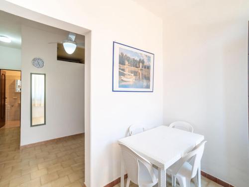 Inviting Holiday Home in Marinella near Beach, City Centre