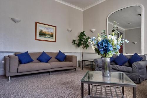 Shared lounge/TV area, Lords Hotel near Tabernacle