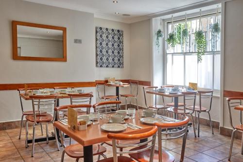 Lords Hotel - image 12