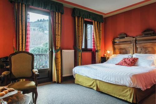 room detail thumbnail 1