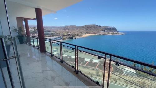 PENTHOUSE IN THE SEA, Tauro